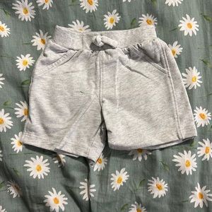 Carter’s 18 month shorts